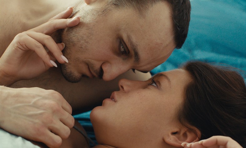 Franz Rogowski and Ad&#232;le Exarchopoulos in Passages 