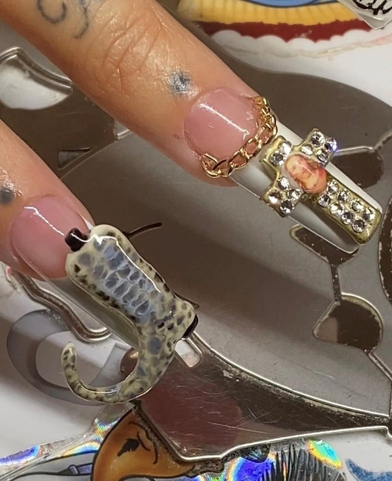 Lesly Arra&#241;aga nail artist Leslydidthem 2