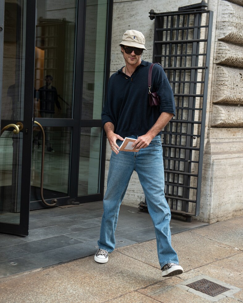 jacob elordi with a bag 4