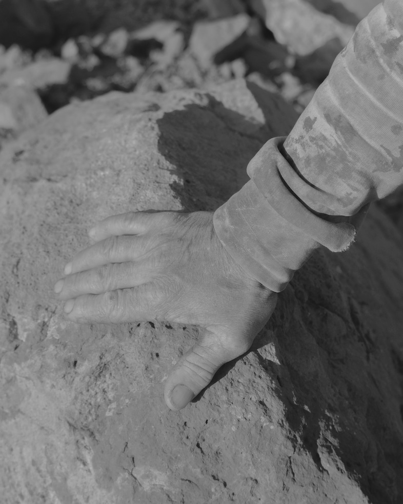 Amine Houari - The hand on the rock 6