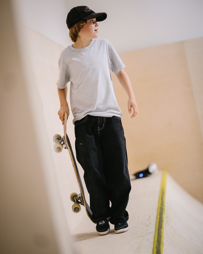 Skateboard (2023) 4