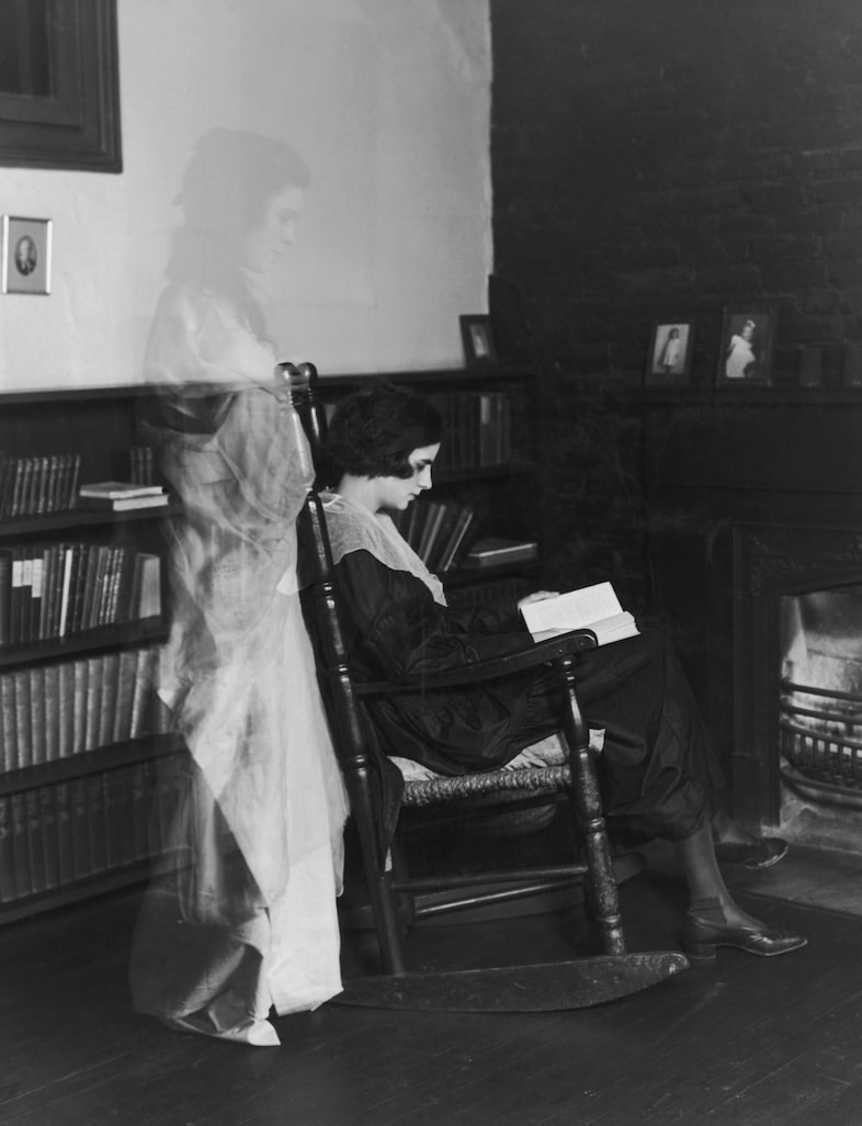 Ghosts in photographs 4