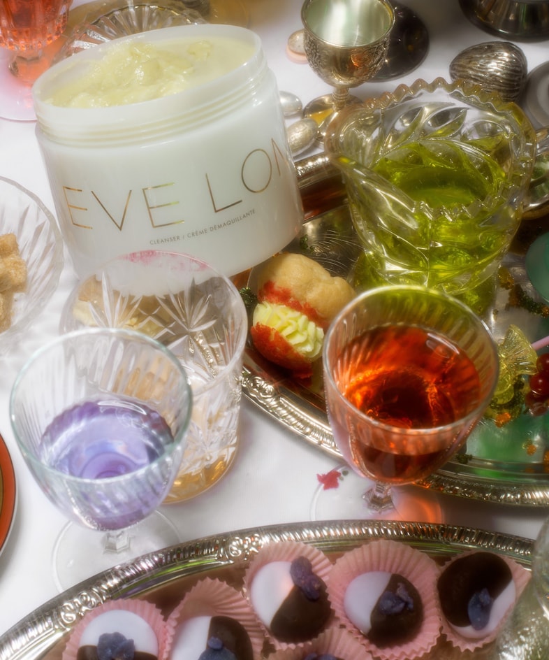 Glamorous 80s feast DeadHungry 2019 gift guide christmas 9