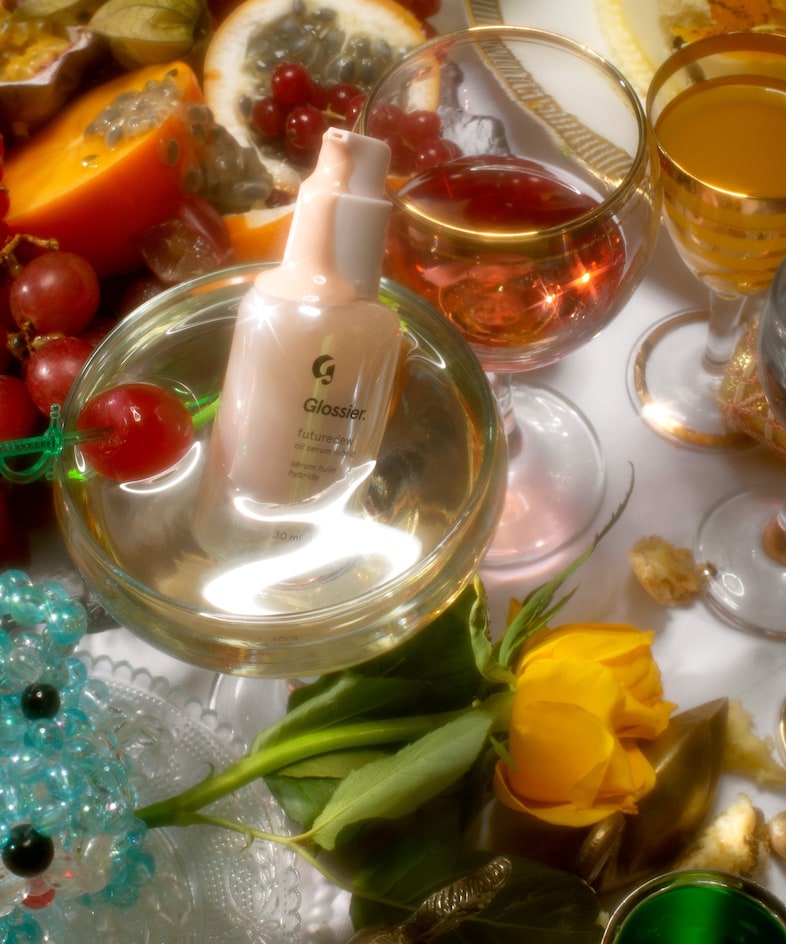 Glamorous 80s feast DeadHungry 2019 gift guide christmas 10