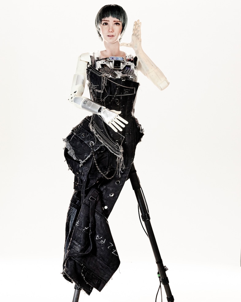 Desdemona wears Elena Velez 3