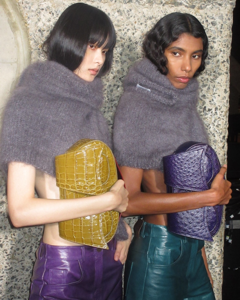 16Arlington AW24 1