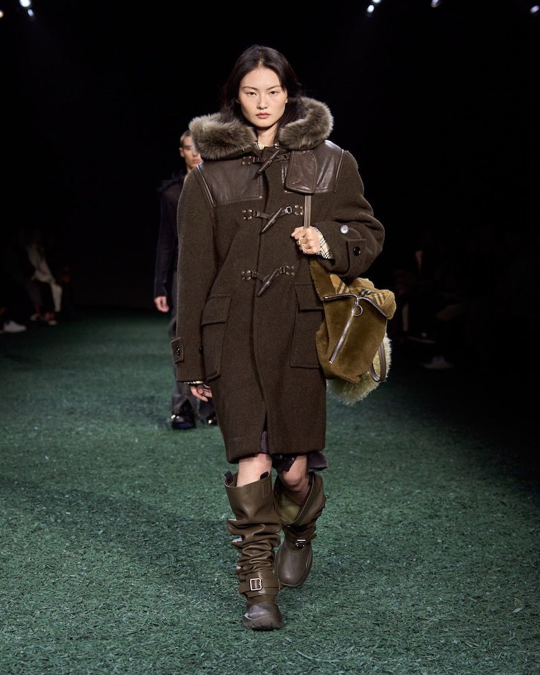 Burberry Winter 2024 Show - Look 4 3