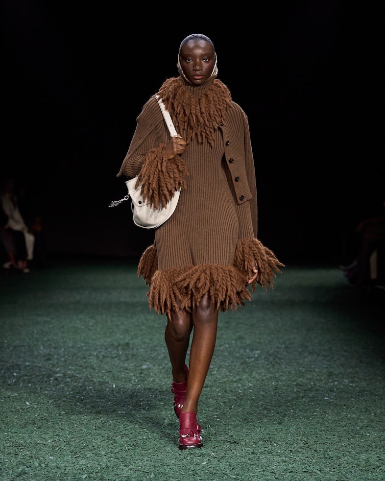 Burberry Winter 2024 Show - Look 8 7