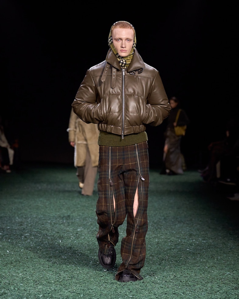 Burberry Winter 2024 Show - Look 9 8