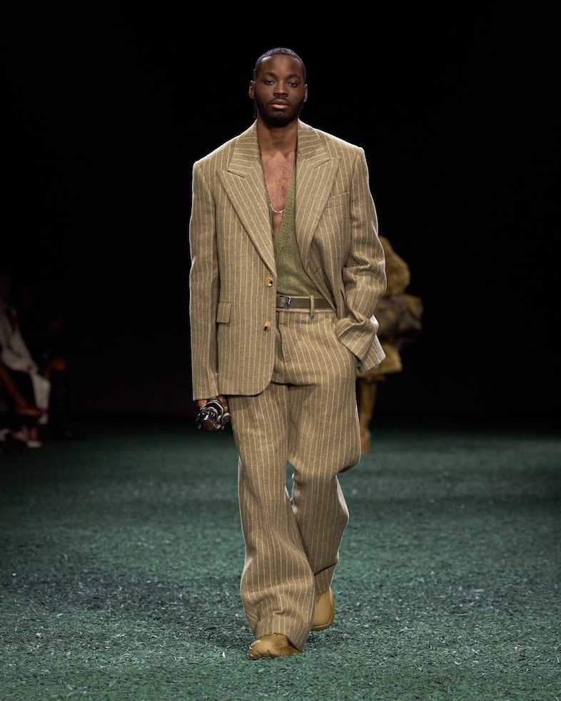 Burberry Winter 2024 Show - Look 14 13