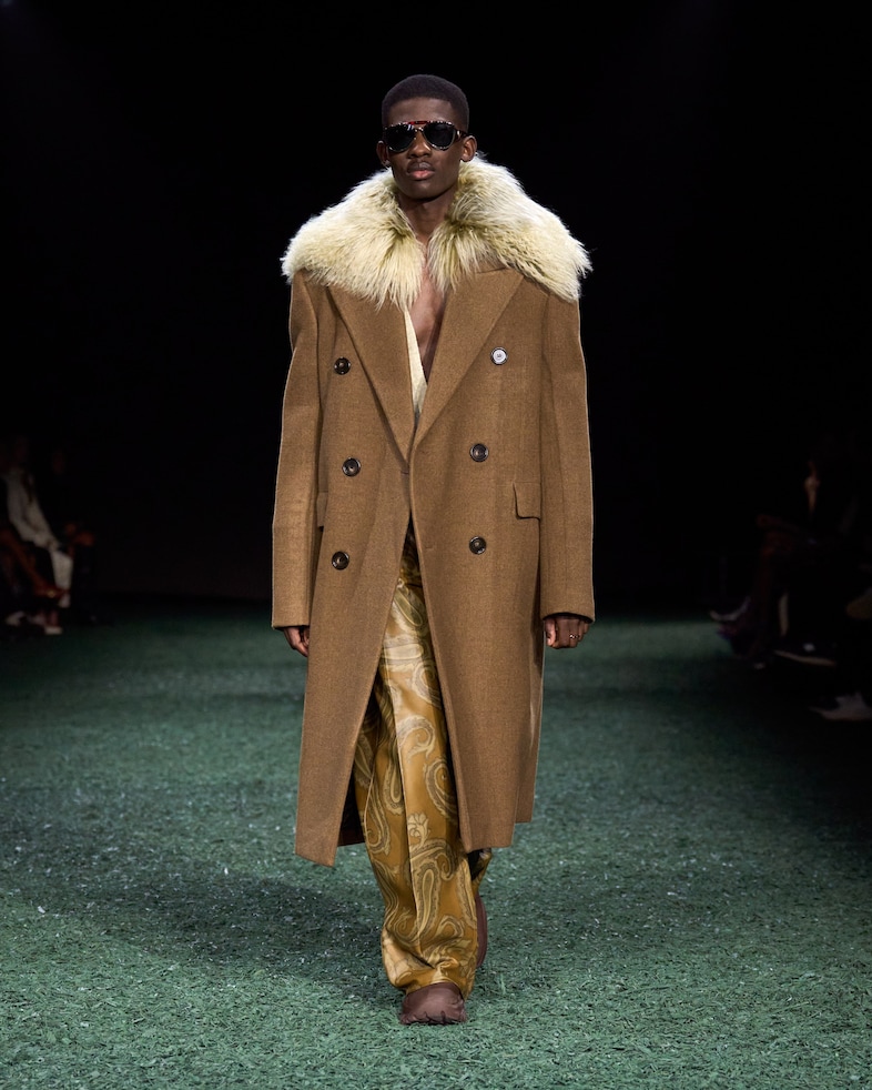 Burberry Winter 2024 Show - Look 22 21