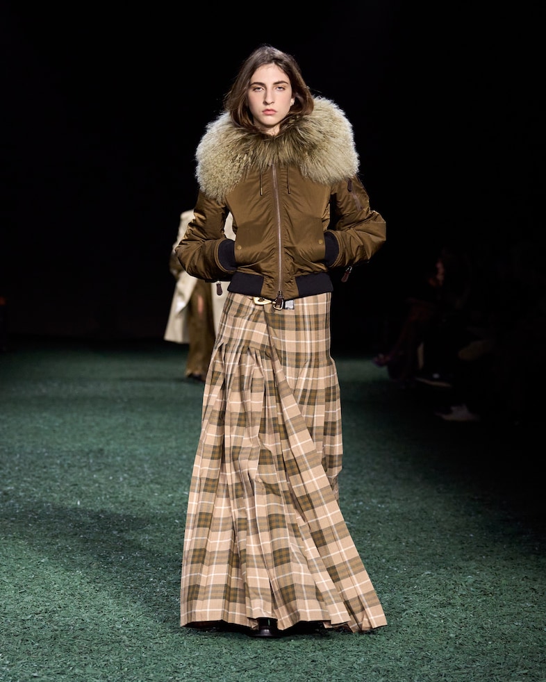 Burberry Winter 2024 Show - Look 23 22