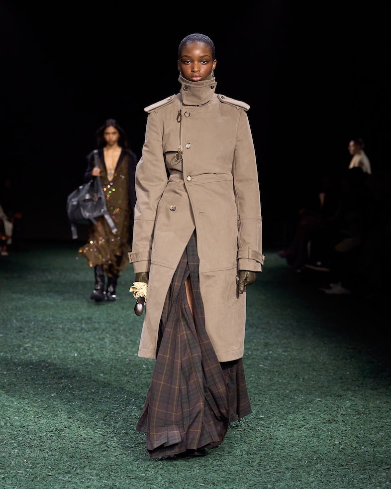 Burberry Winter 2024 Show - Look 28 27
