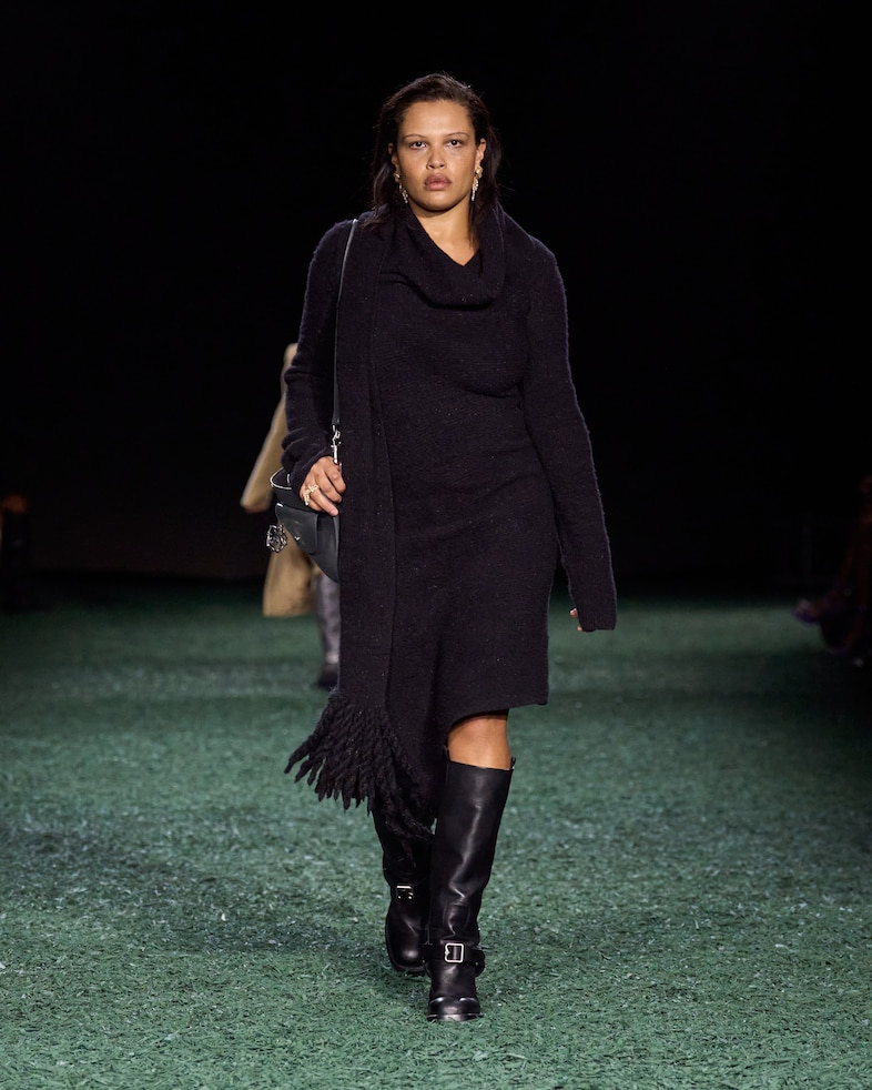 Burberry Winter 2024 Show - Look 31 30