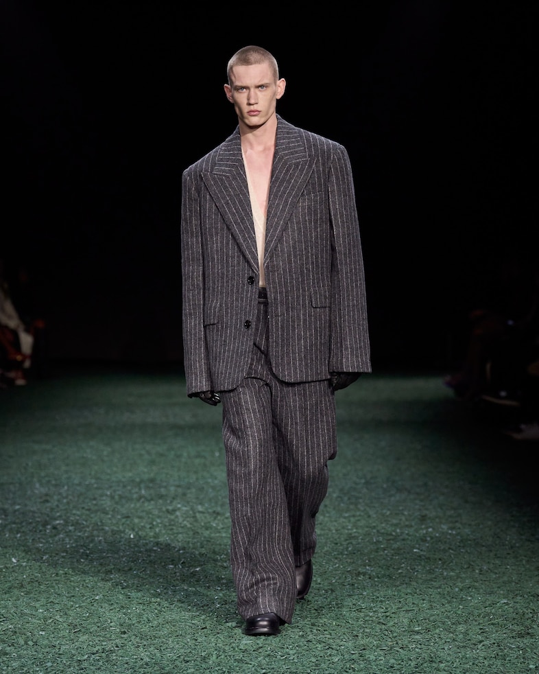 Burberry Winter 2024 Show - Look 35 34