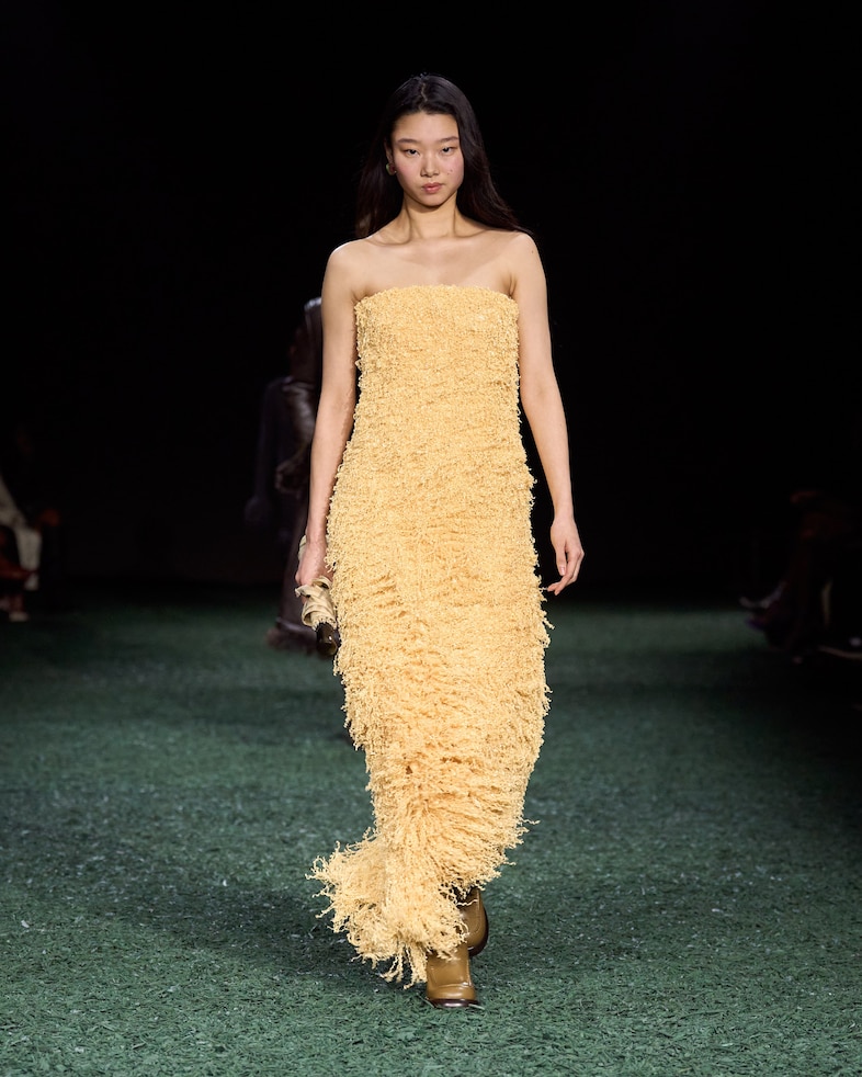Burberry Winter 2024 Show - Look 36 35