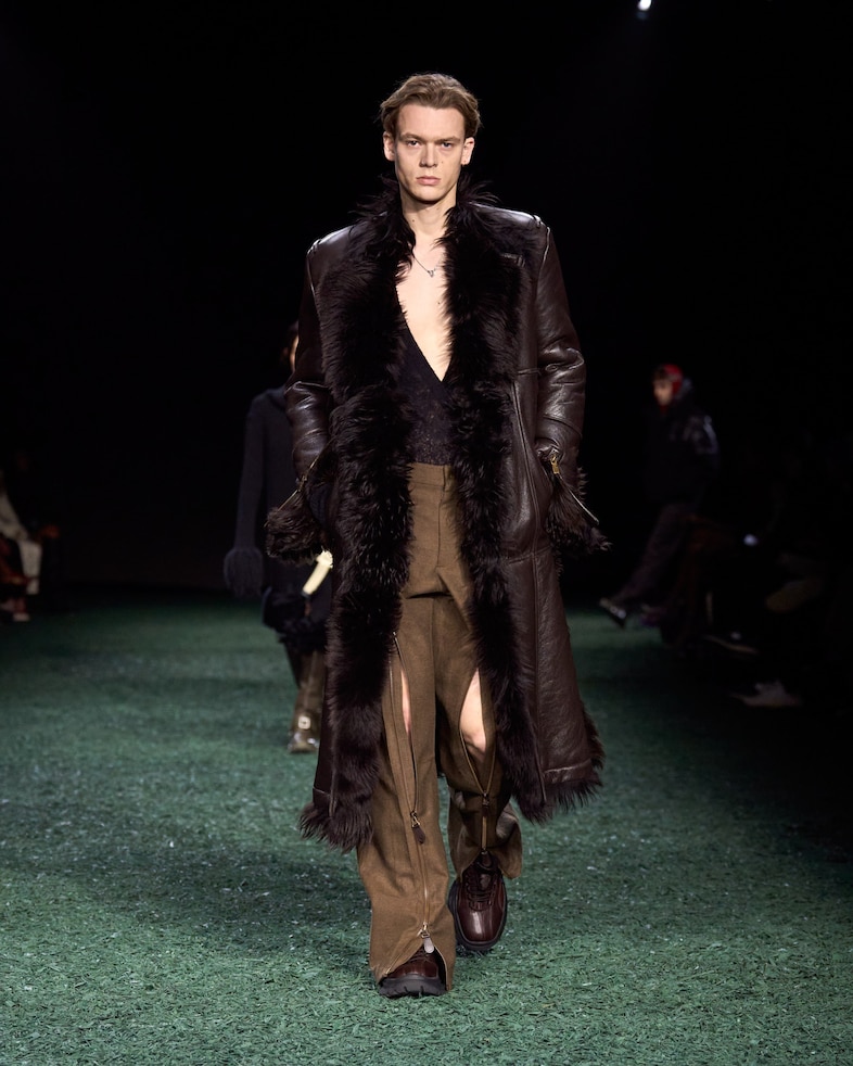 Burberry Winter 2024 Show - Look 37 36