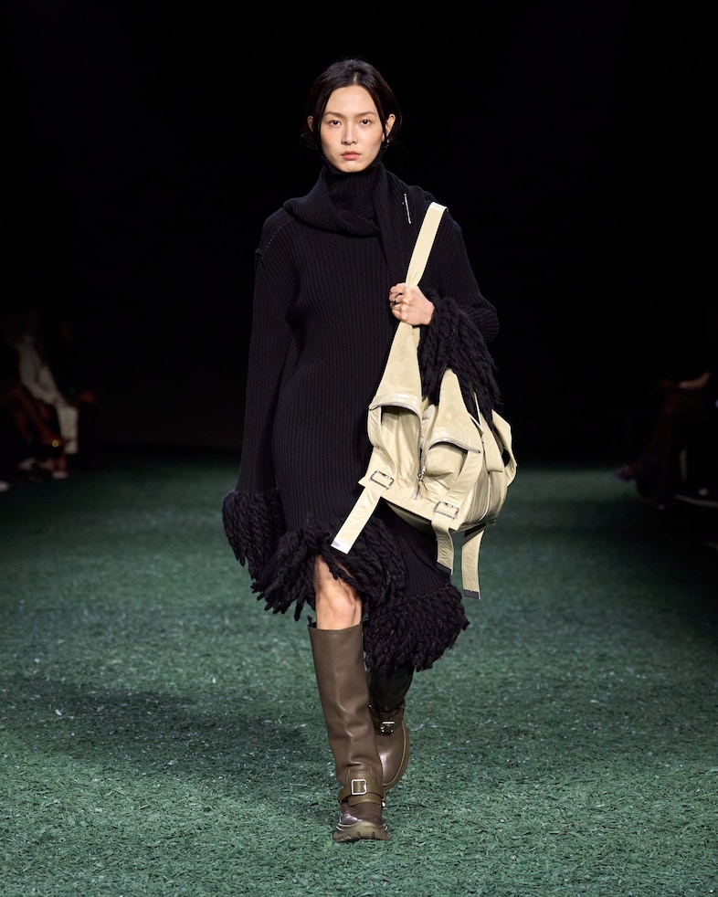 Burberry Winter 2024 Show - Look 38 37