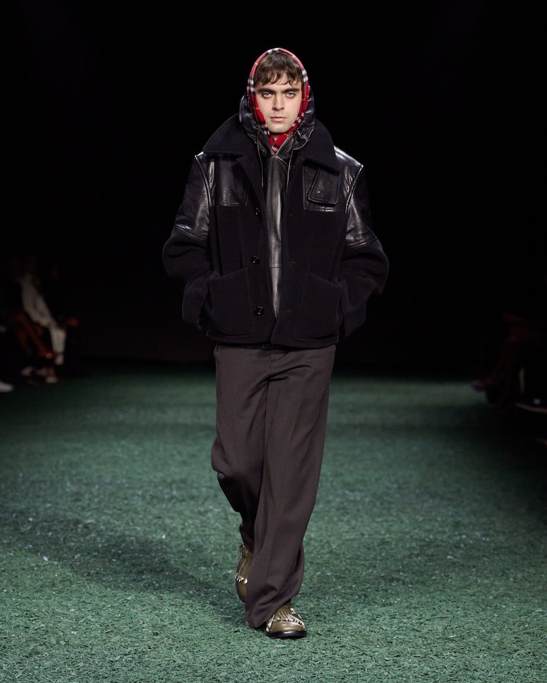Burberry Winter 2024 Show - Look 39 38