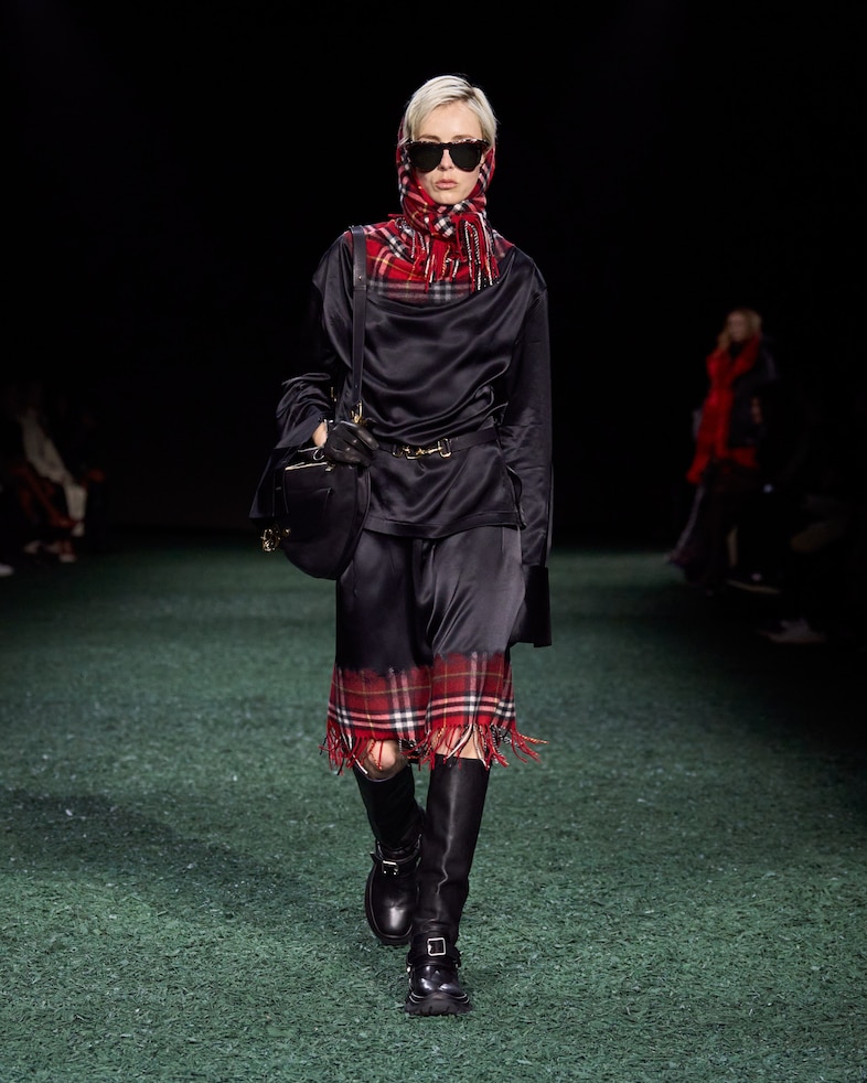 Burberry Winter 2024 Show - Look 40 39