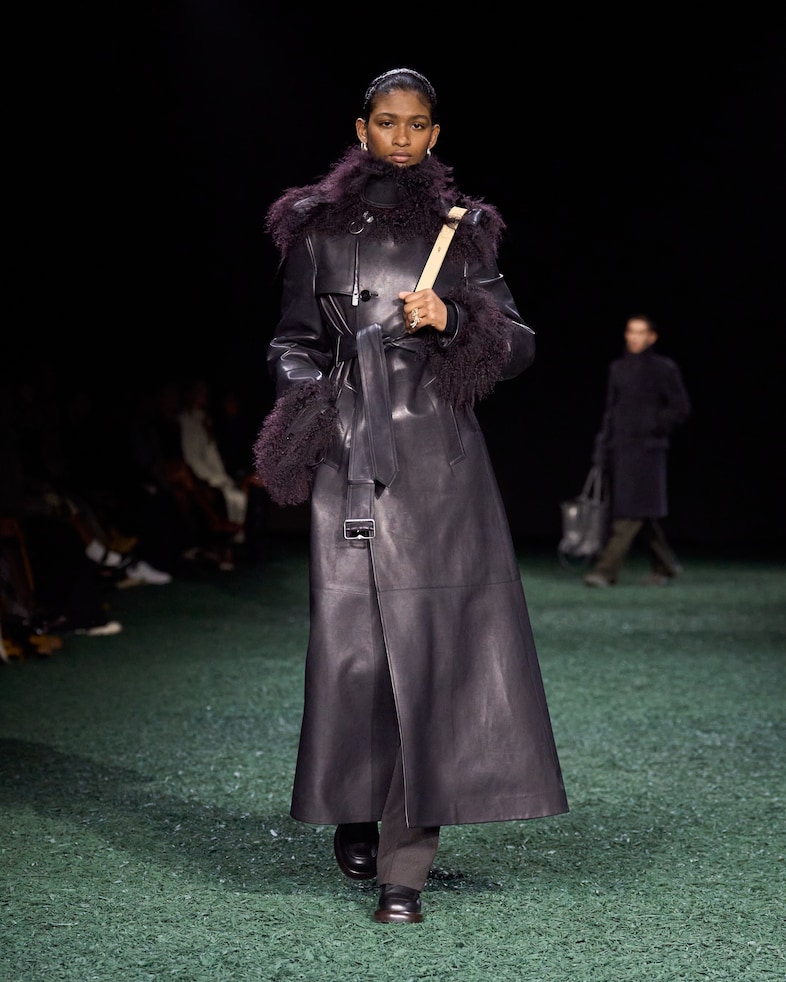 Burberry Winter 2024 Show - Look 43 42