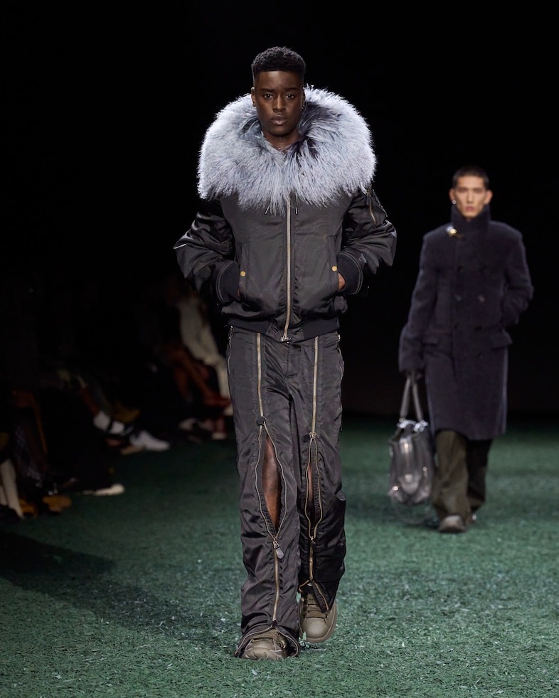 Burberry Winter 2024 Show - Look 44 43