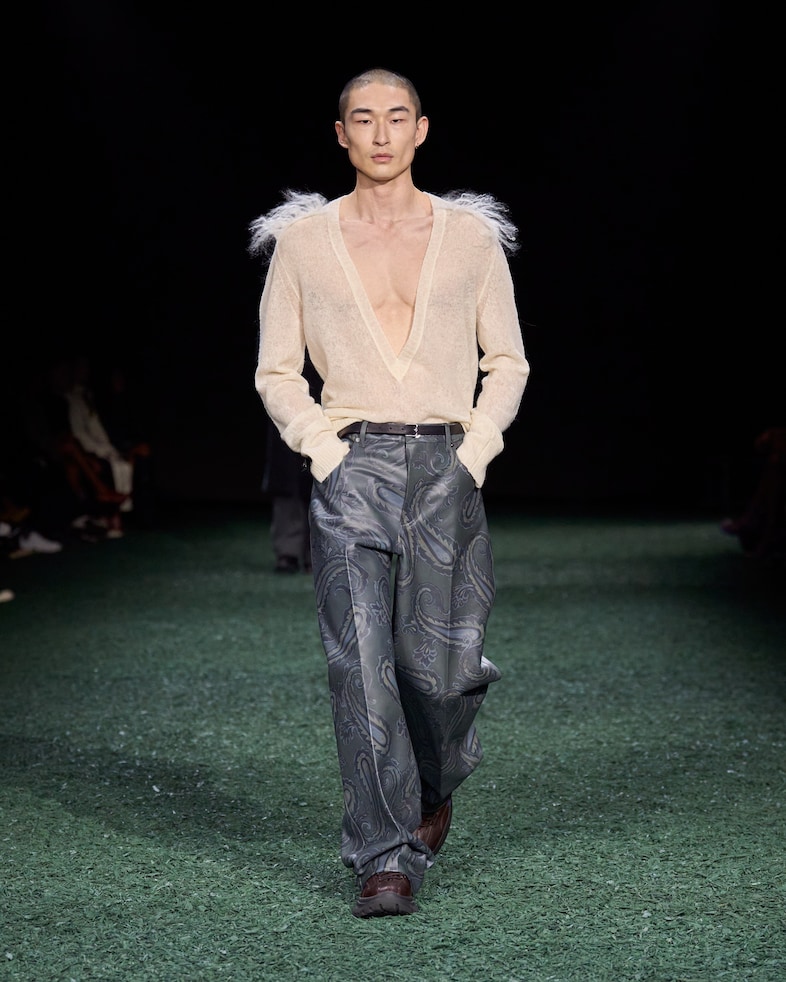 Burberry Winter 2024 Show - Look 47 46