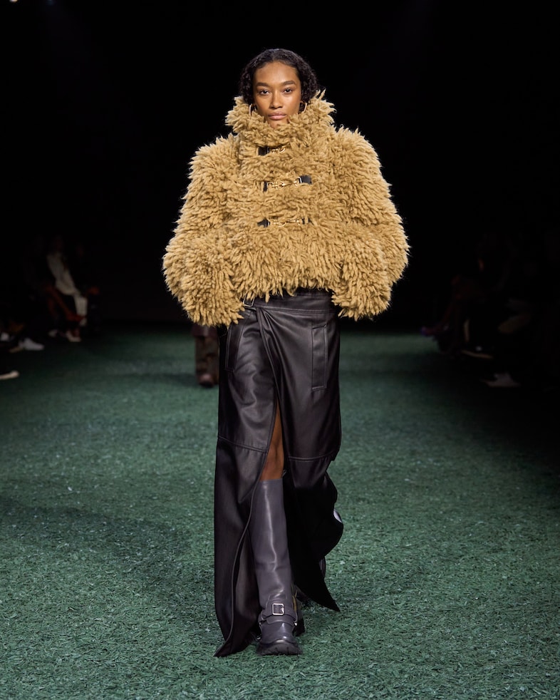 Burberry Winter 2024 Show - Look 51 50
