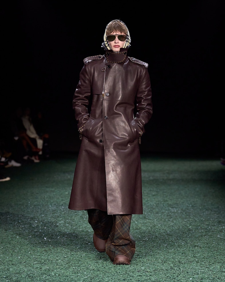 Burberry Winter 2024 Show - Look 52 51