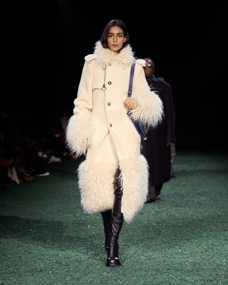Burberry Winter 2024 Show - Look 56 55