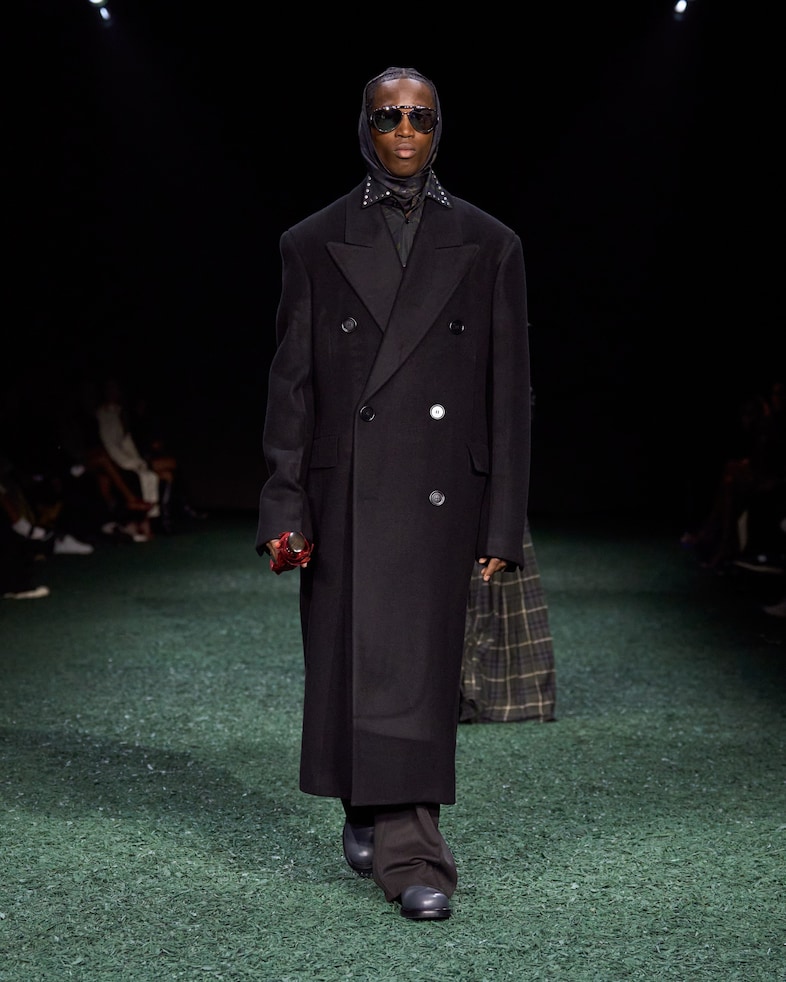Burberry Winter 2024 Show - Look 57 56