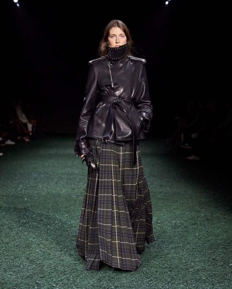 Burberry Winter 2024 Show - Look 58 57