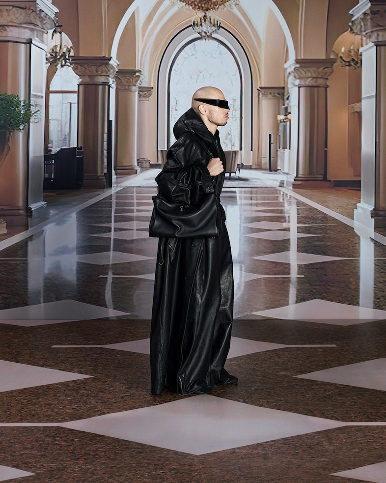 BALENCIAGA SUMMER 24 CAMPAIGN IMAGE 3