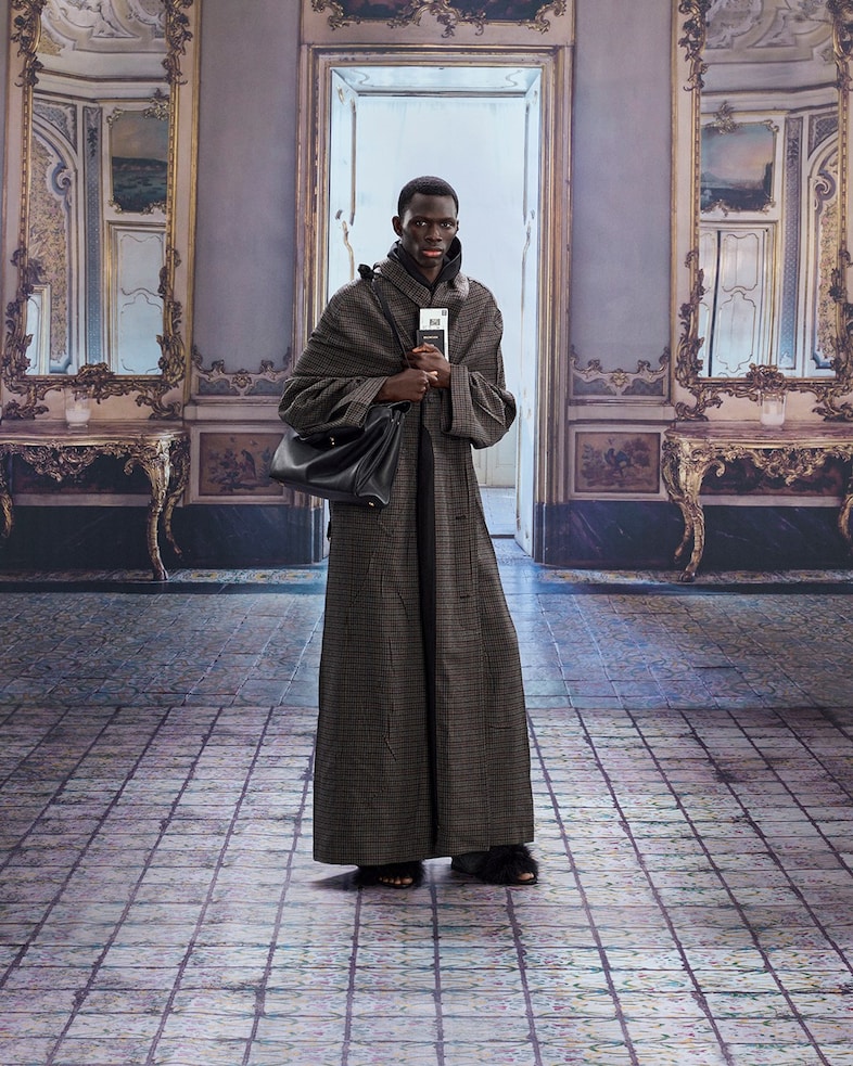 BALENCIAGA SUMMER 24 CAMPAIGN IMAGE 5