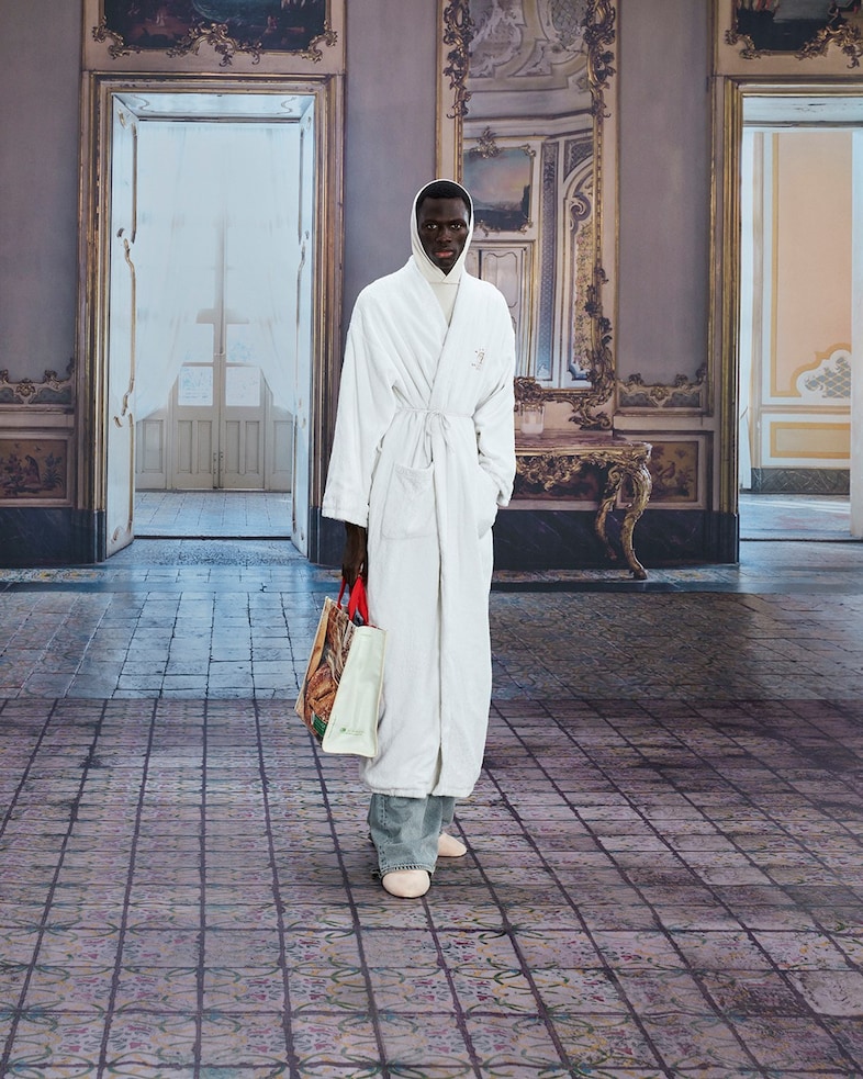 BALENCIAGA SUMMER 24 CAMPAIGN IMAGE 7