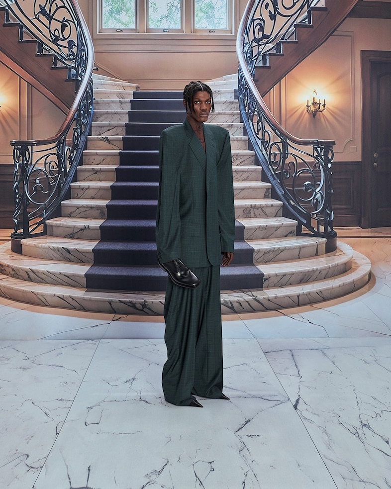 BALENCIAGA SUMMER 24 CAMPAIGN IMAGE 8