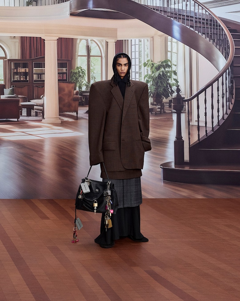 BALENCIAGA SUMMER 24 CAMPAIGN IMAGE 9