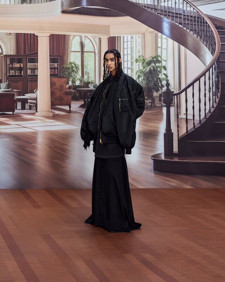 BALENCIAGA SUMMER 24 CAMPAIGN IMAGE 10
