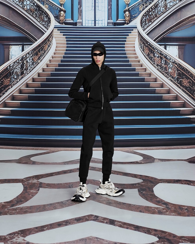 BALENCIAGA SUMMER 24 CAMPAIGN IMAGE 11