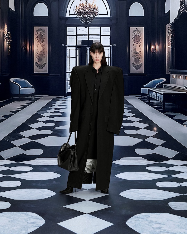 BALENCIAGA SUMMER 24 CAMPAIGN IMAGE 13