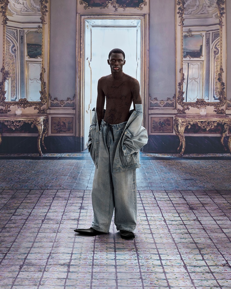 BALENCIAGA SUMMER 24 CAMPAIGN IMAGE 15