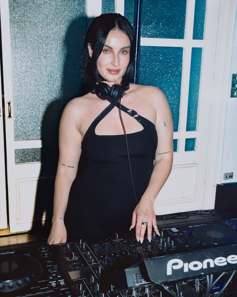 FIONA ZANETTI 27