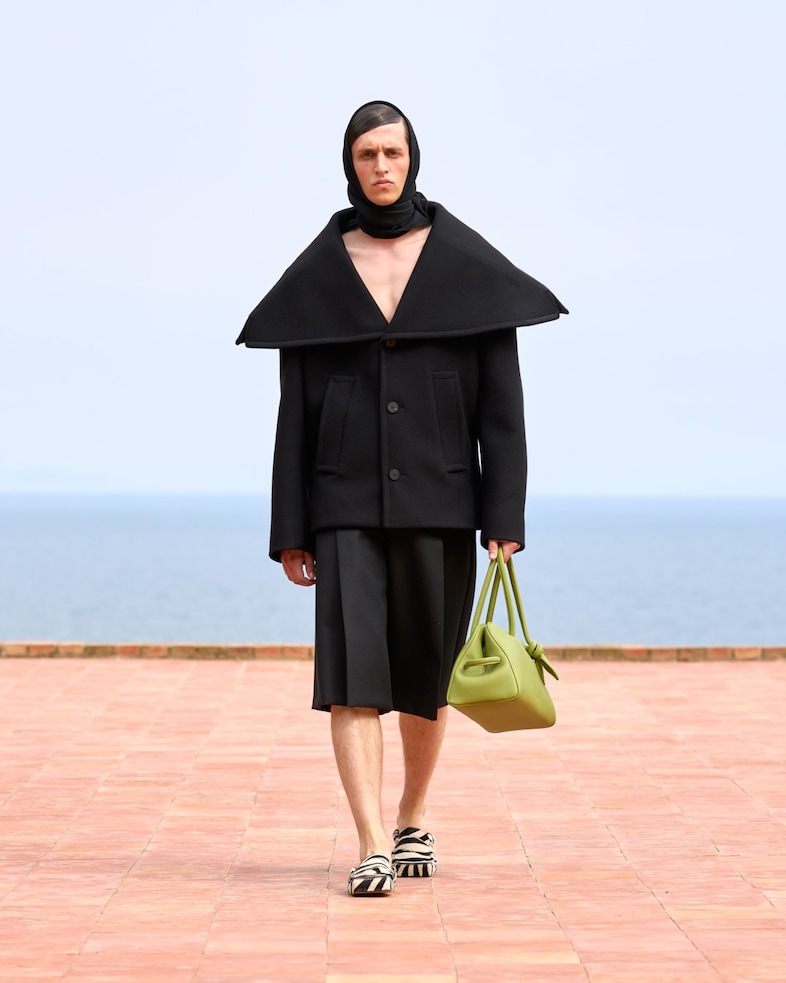 Jacquemus La Casa Capri Jennie Blackpink 1