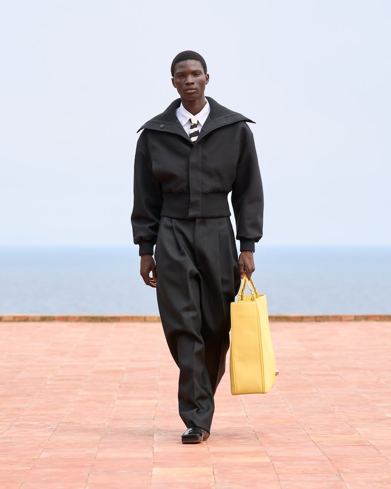 Jacquemus La Casa Capri Jennie Blackpink 3