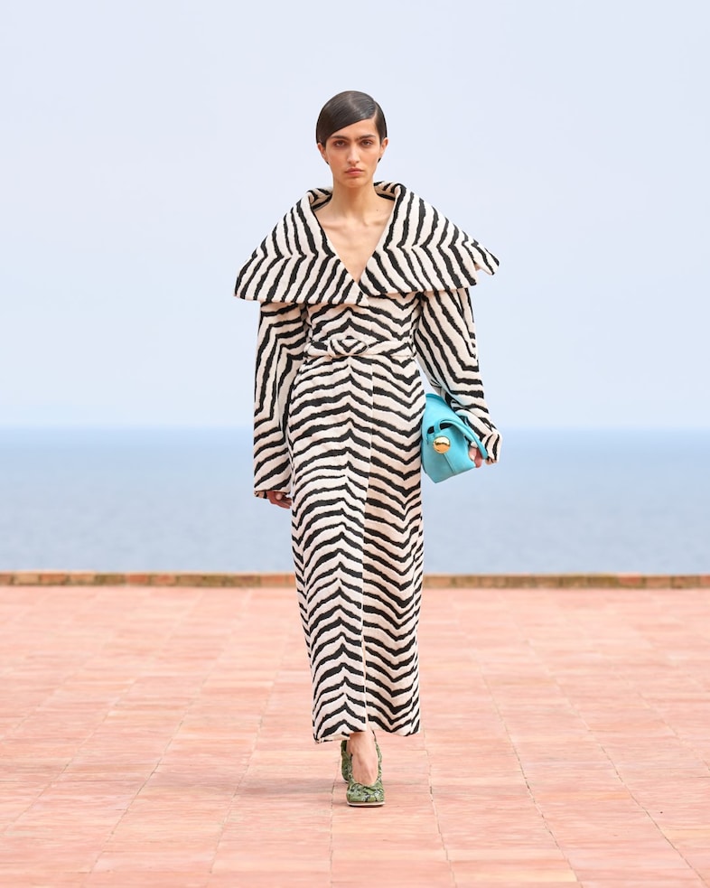 Jacquemus La Casa Capri Jennie Blackpink 4