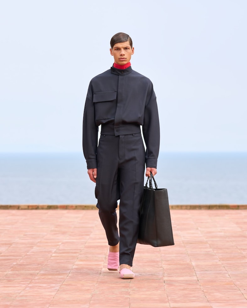 Jacquemus La Casa Capri Jennie Blackpink 18
