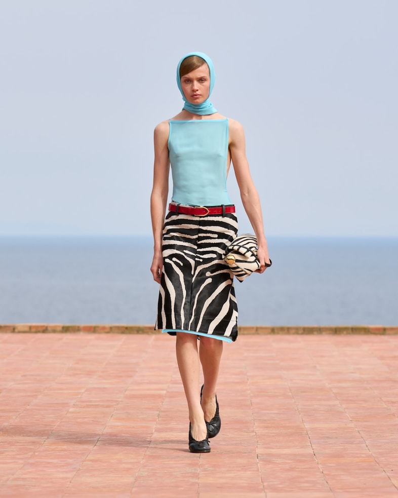 Jacquemus La Casa Capri Jennie Blackpink 23