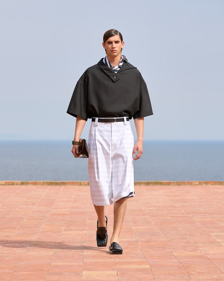 Jacquemus La Casa Capri Jennie Blackpink 24