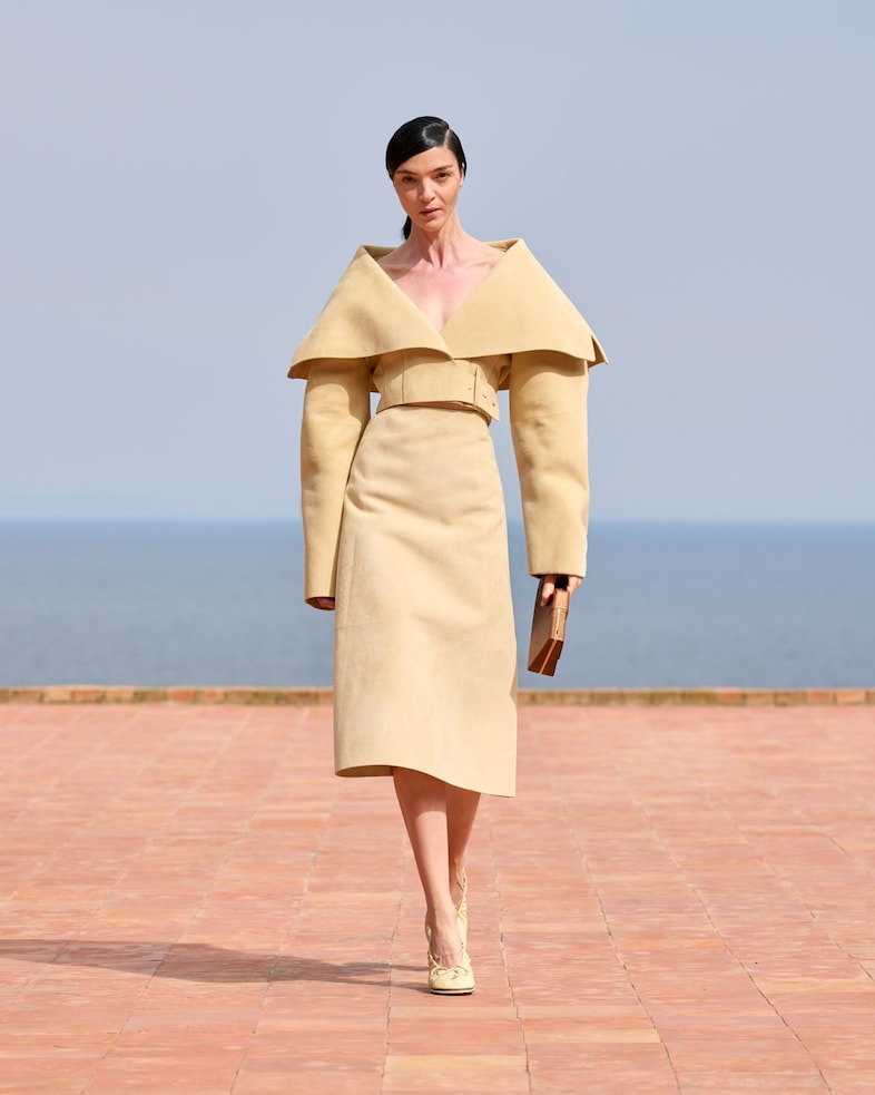 Jacquemus La Casa Capri Jennie Blackpink 25