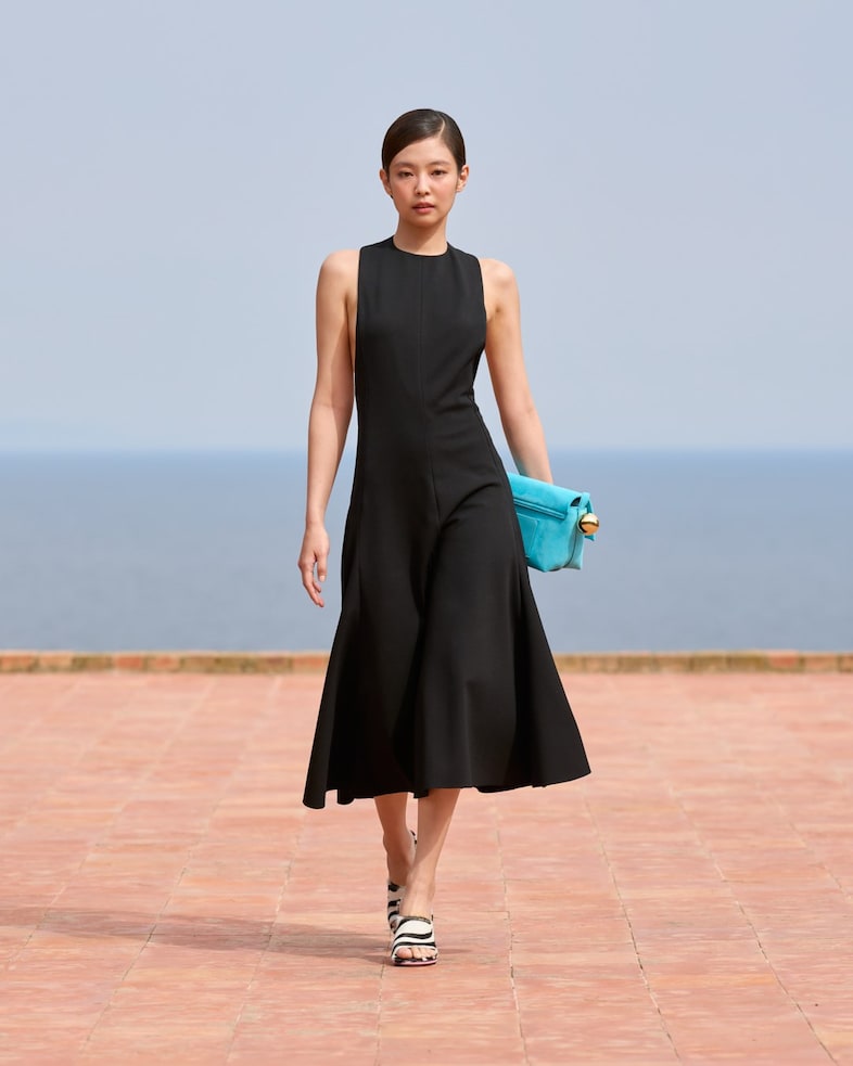 Jacquemus La Casa Capri Jennie Blackpink 29